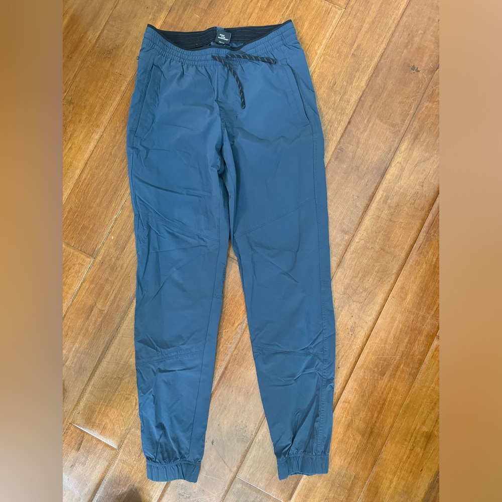 Men’s athletic joggers